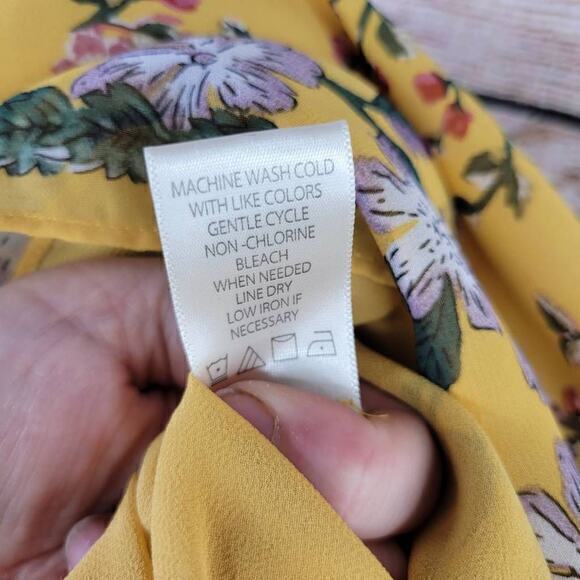 Max Studio Angel Sleeve Yellow Floral Lined Blouse Size Small - Picture 7 of 9